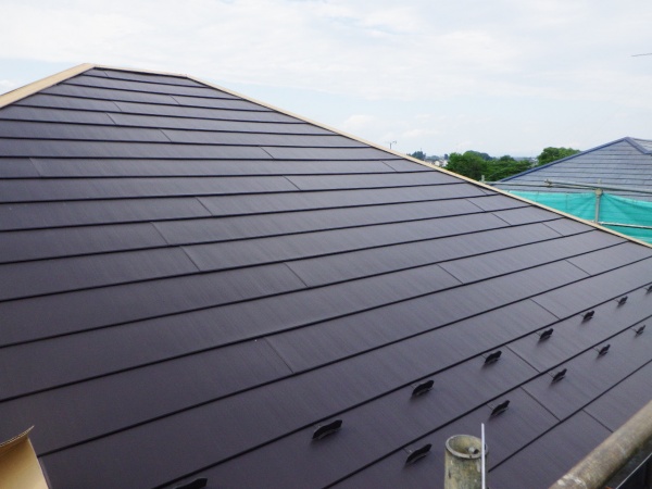 南面のルーフ貼り付けが終了しました