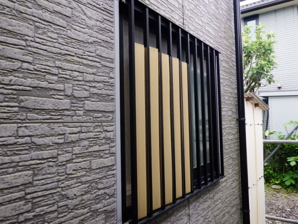 風呂場面格子の交換前です