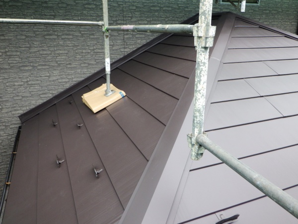 下屋根のカバー工事が終了しました