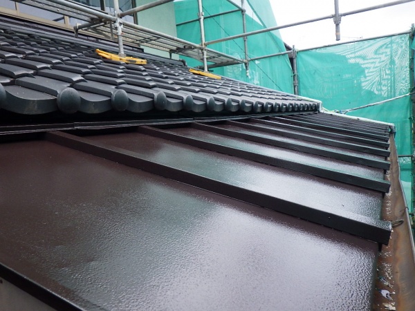 屋根塗装後の状態です