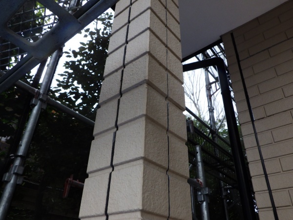 既存外壁目地の撤去終了です