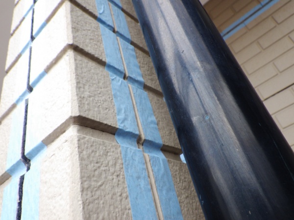 既存外壁目地のシーリング養生終了です