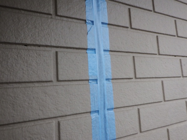 既存外壁目地のシーリング雨養生です