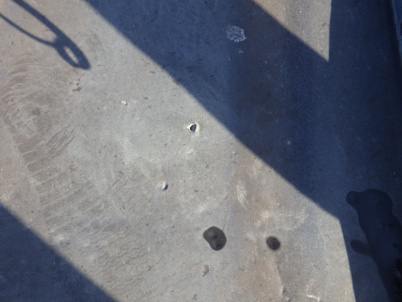 傷んだ銅板屋根です