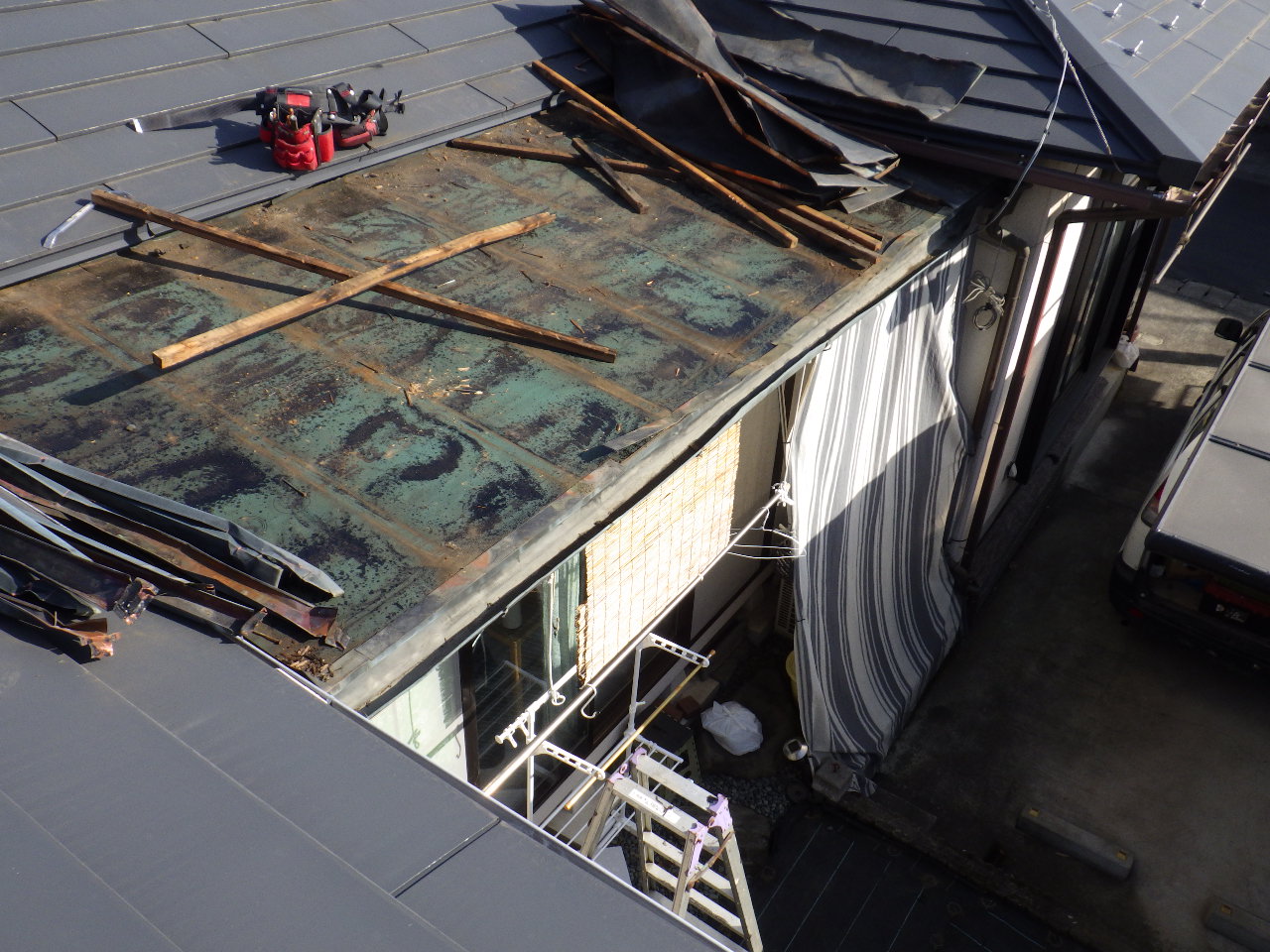 既存屋根材の撤去