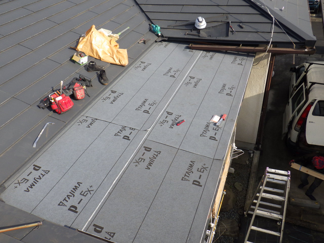 防水シート（ルーフィング）の敷設