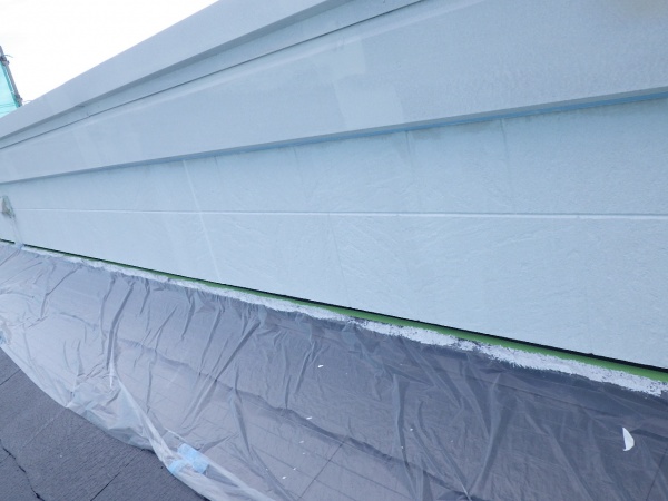 外壁と破風板の下塗り終了です