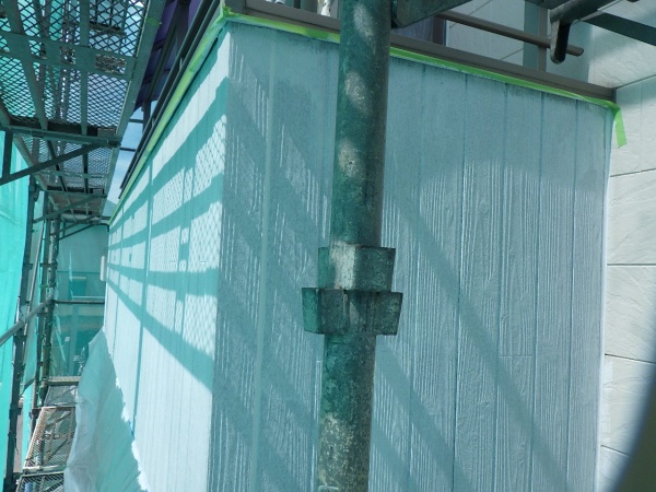 パラペット外側の下塗り終了です