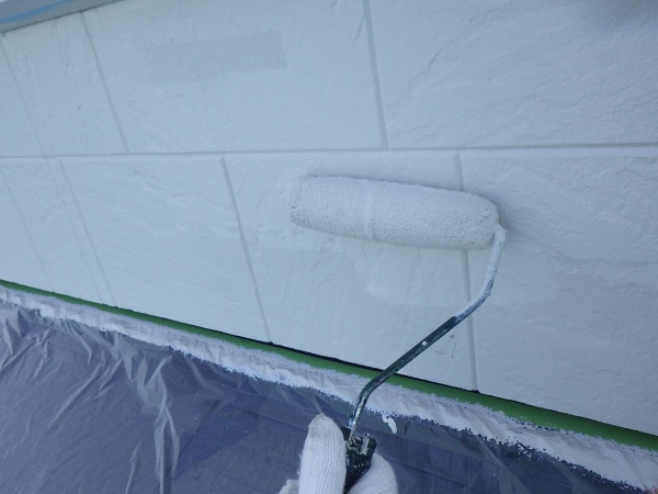 外壁の上塗り中です