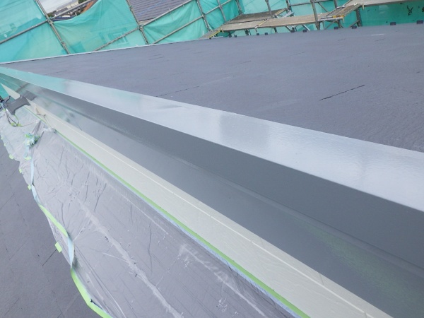 ケラバ包み板金の中塗り終了です