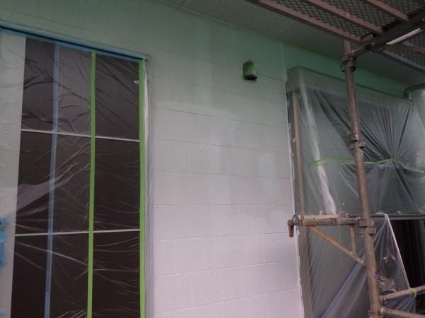 外壁の下塗り終了です