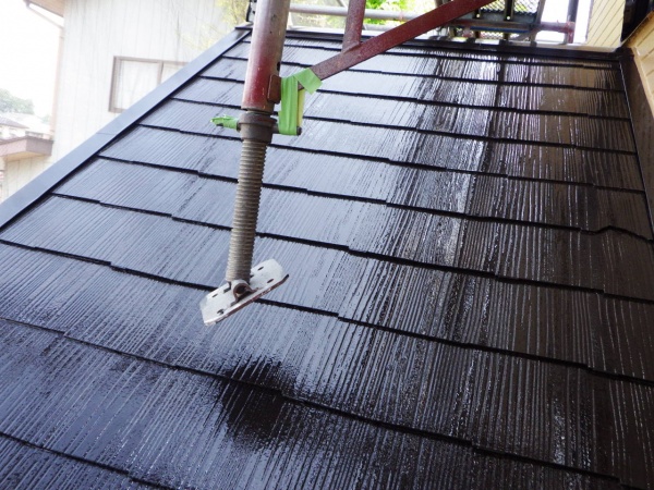 下屋根の上塗り塗装終了です