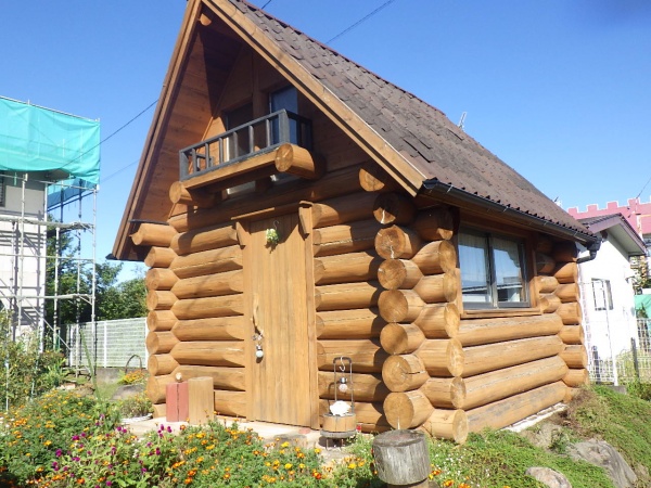 塗装前のロゴハウスの状態です