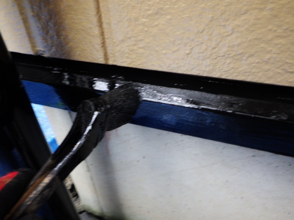 役物の上塗り塗装中です