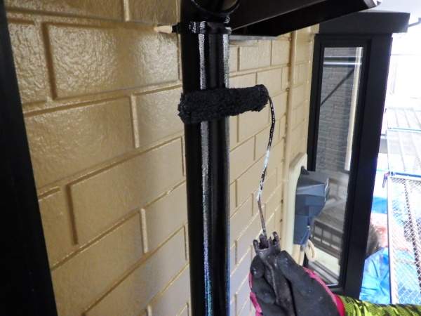 役物の上塗り塗装中です