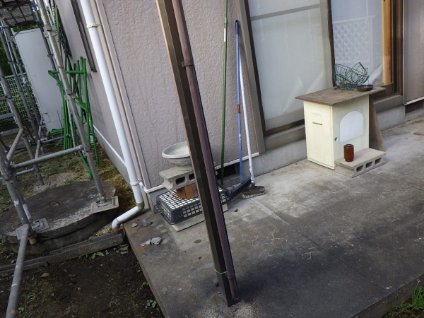 施工前の竪樋の状態です