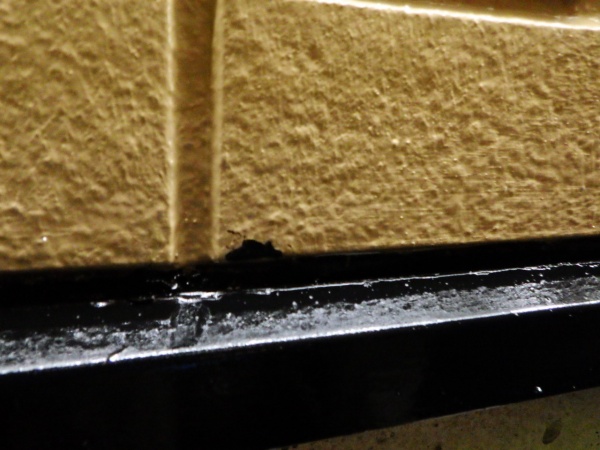 外壁の補修前の状態です