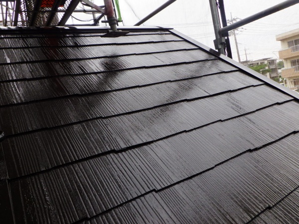 下屋根の上塗り塗装終了です