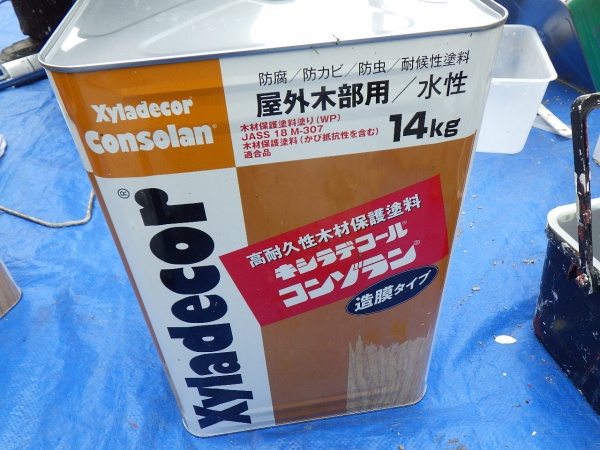 ログハウス丸太部分の中塗り塗料です