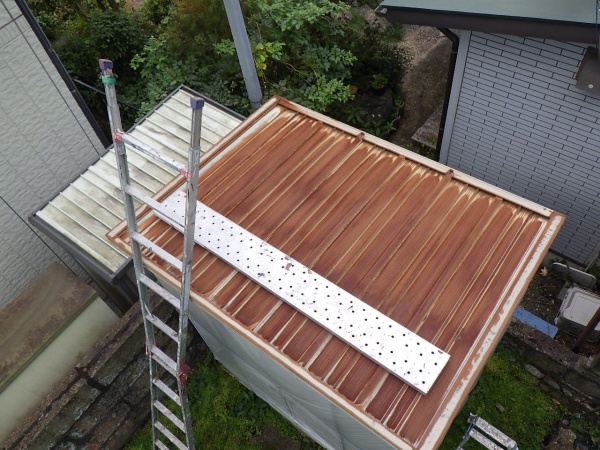 倉庫屋根のケレン終了です