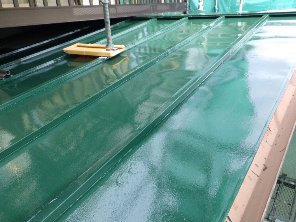 下屋根上塗り終了