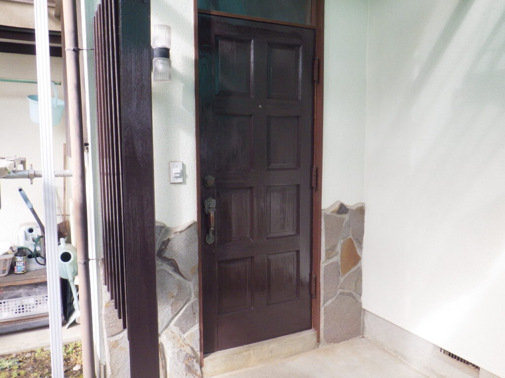 玄関ドア上塗り終了