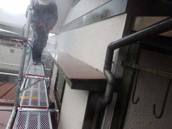 外壁高圧洗浄中です