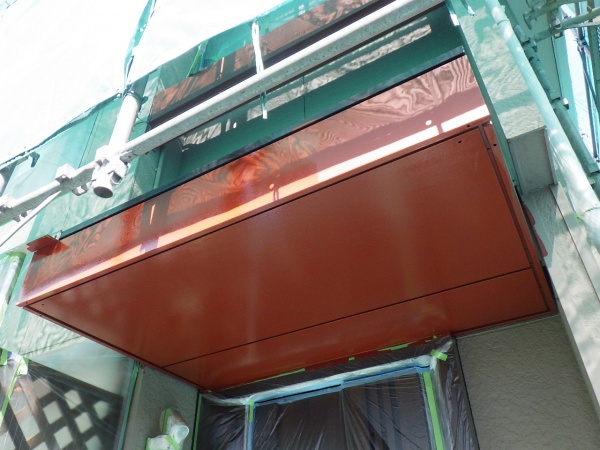 外壁板金部の錆止め塗装終了です