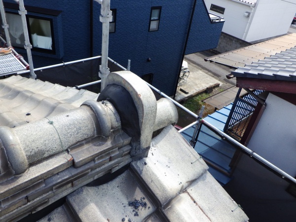 大屋根の漆喰増し詰めが終了しました