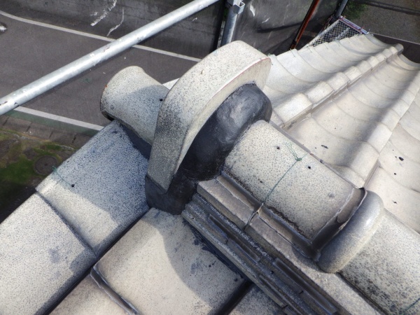 大屋根の漆喰増し詰めが終了しました