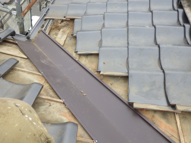 谷樋の軒先側を加工しました