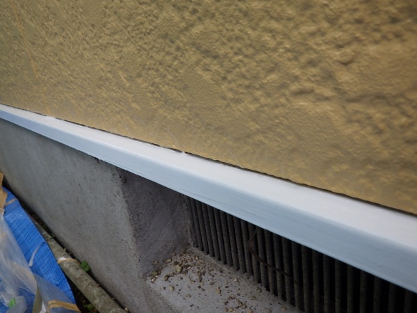 土台水切りの上塗り終了です
