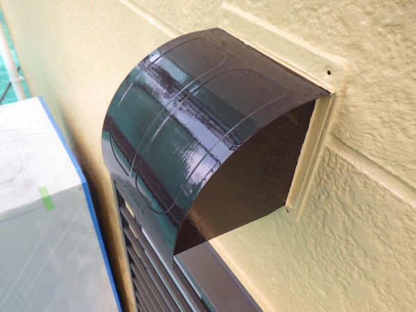 外壁板金部の中塗り塗装終了です