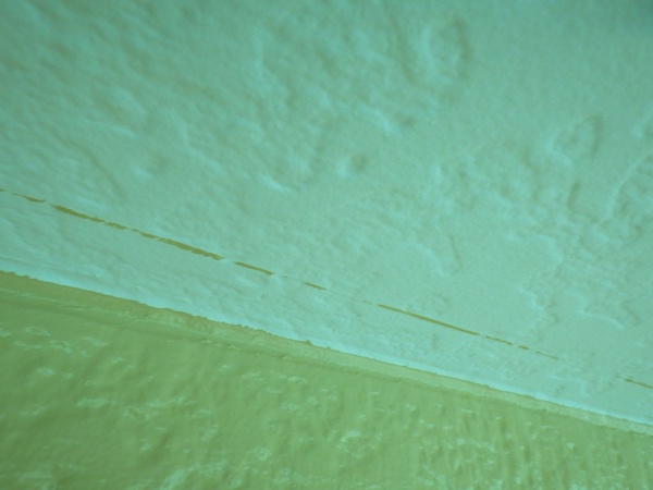 補修前の軒天の状態です