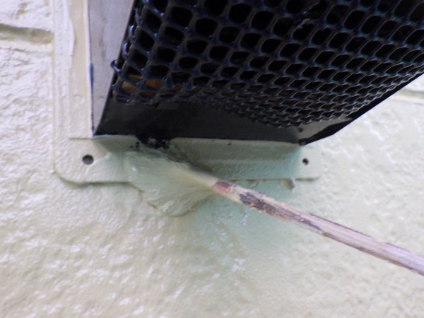 外壁の補修中です