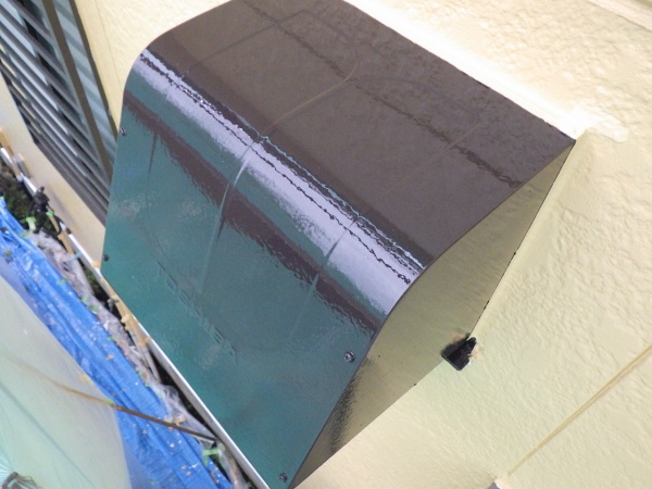 外壁板金部の上塗り塗装終了です