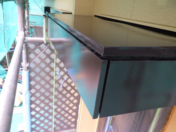 外壁板金部の上塗り塗装終了です