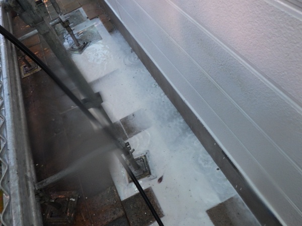 外壁洗浄水です