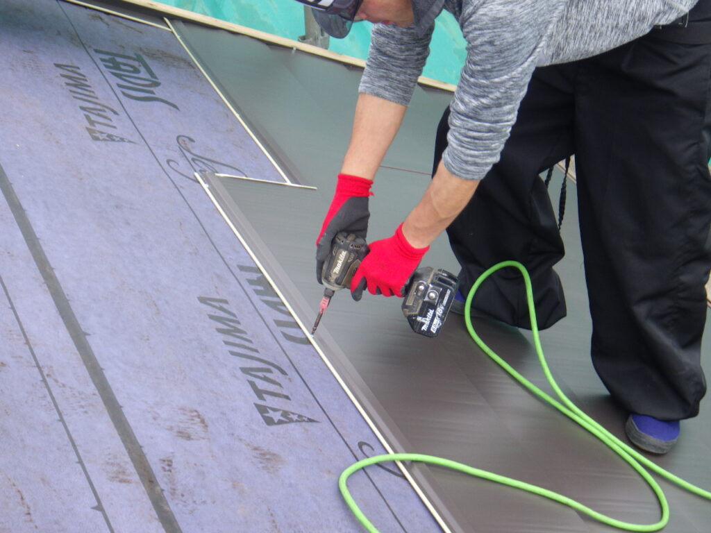 ルーフの固定中