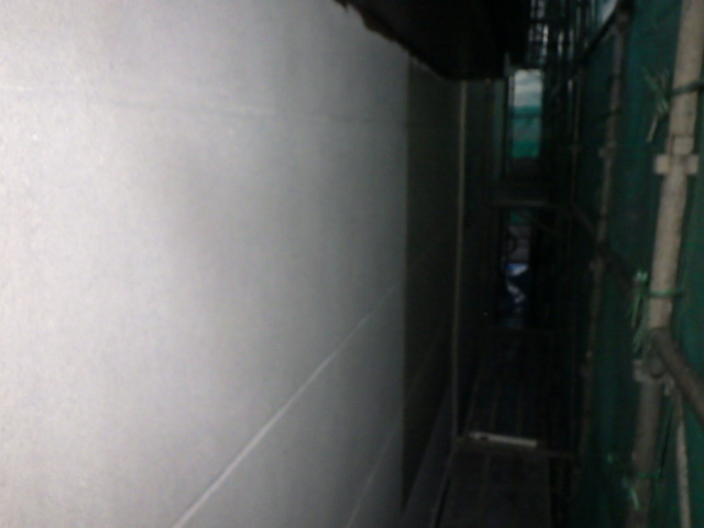 外壁中段の中塗り塗装終了です