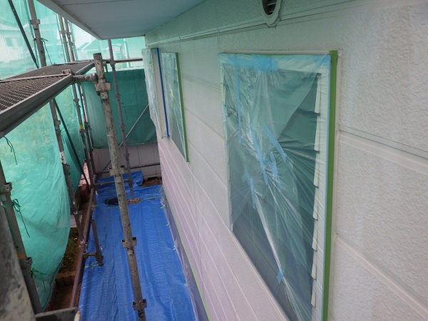 １階外壁塗装用の養生をしました