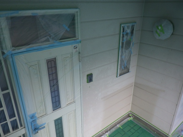 １階外壁塗装用の養生をしました