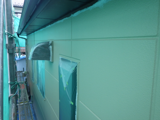 外壁下段の中塗り終了です