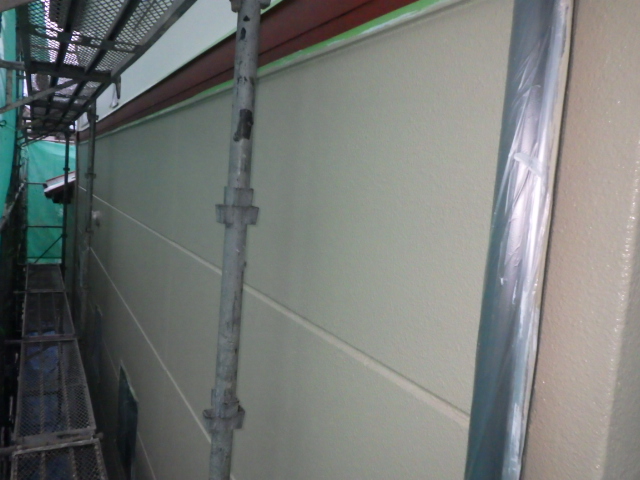 外壁下段の上塗り終了です