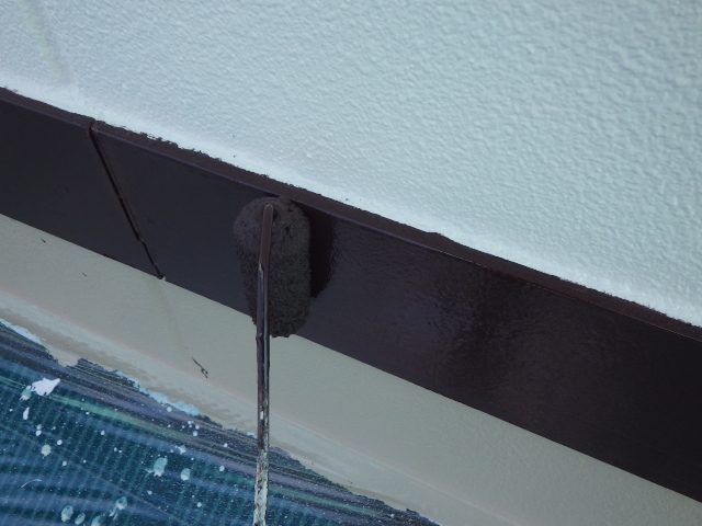 幕板の上塗り中です