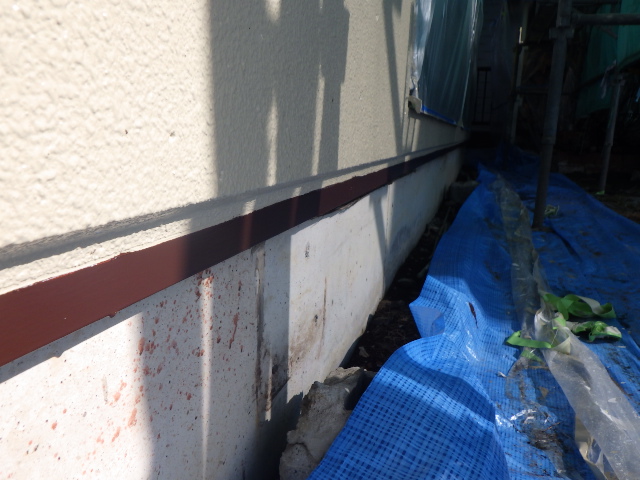 土台水切りの上塗り終了です