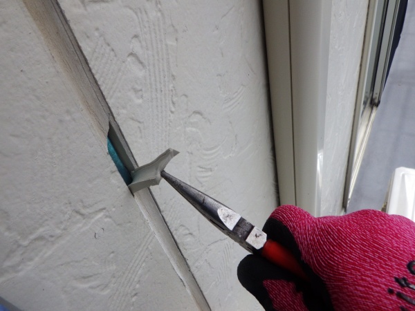 傷んだ目地を撤去しました