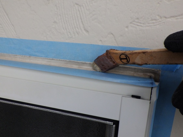 プライマー塗布中です