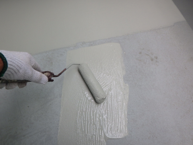 ベランダ床のTOP塗装中です