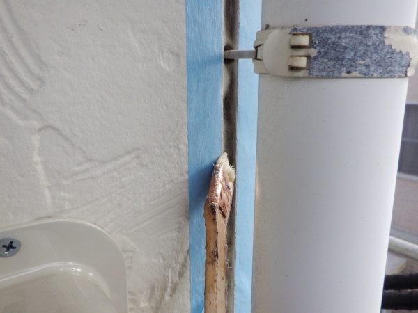 プライマー塗布中です